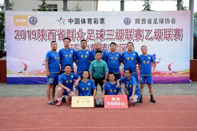 纽约购物爽呱呱 登哥开心把礼撒 钉掉一地把胎扎 才觉大头已偷家