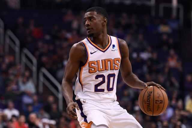 NBA历史只有两支队能在一次季后赛中两度0-2翻盘：21年的雄鹿快船